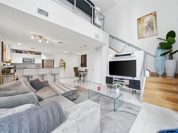 1-bedroom Condo — 1050 Brickell Ave APT 1002, Miami, FL 33131