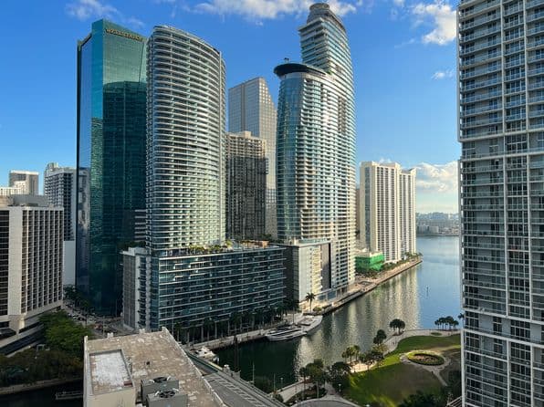 Building — For Rent, Miami 33131