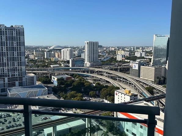 2-bedroom Condo — 350 S Miami Ave APT 2913, Miami, FL 33130