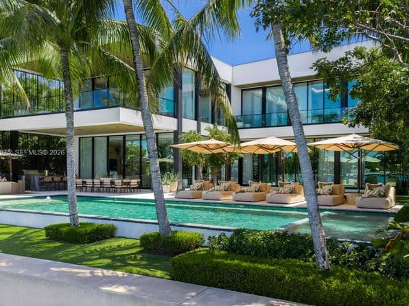 7-bedroom Single-Family Home — 58 La Gorce Cir, Miami Beach, FL 33141
