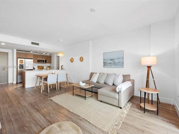 1-bedroom Condo — 201 SW 17th Rd #411, Miami, FL 33129