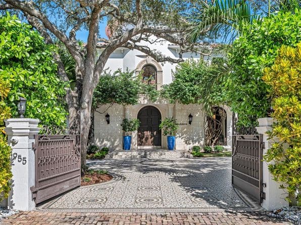 8-bedroom Single-Family Home — 4955 SW 83rd Street, Miami, FL 33143