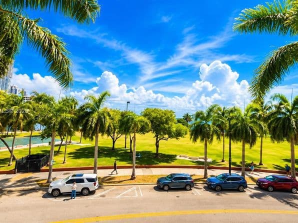 1+1 Condo — 1900 N Bayshore Dr APT 504, Miami, FL 33132