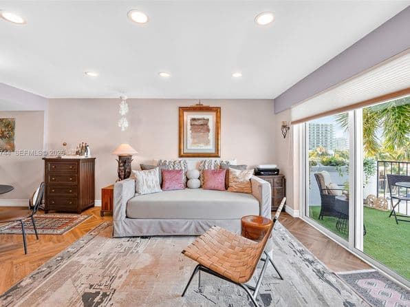 2-bedroom Condo — 1455 West Ave APT 501, Miami Beach, FL 33139