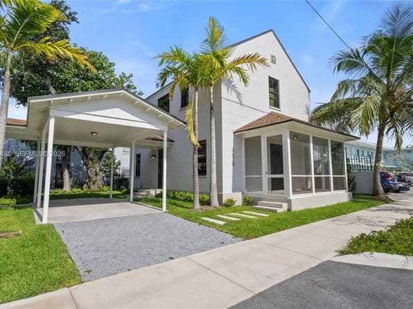 3-bedroom Townhouse — 3620 Plaza St, Miami, FL 33133