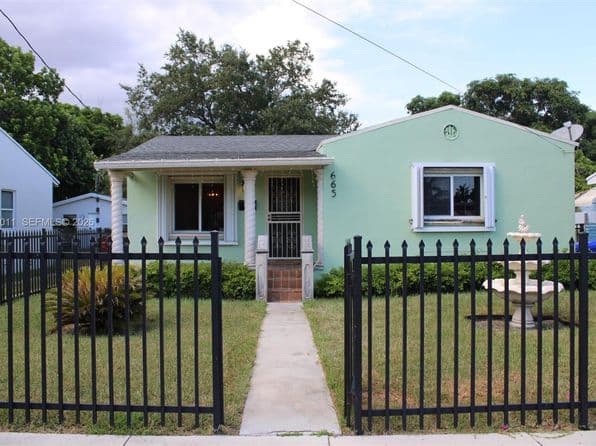 2+1 Müstakil ev — 665 NW 50th St, Miami, FL 33127