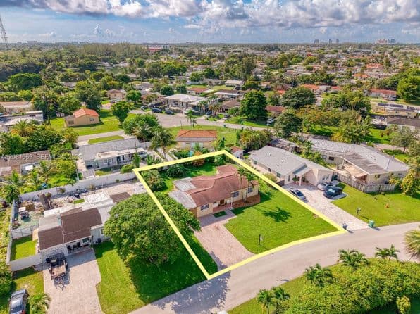 4-bedroom Single-Family Home — 3435 SW 73rd Avenue Rd, Miami, FL 33155
