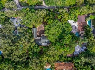 7-bedroom Single-Family Home — 3720 Poinciana Ave, Miami, 33133