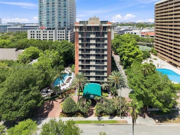 1+1 Condo — 2951 S Bayshore Dr #305, Miami, FL 33133