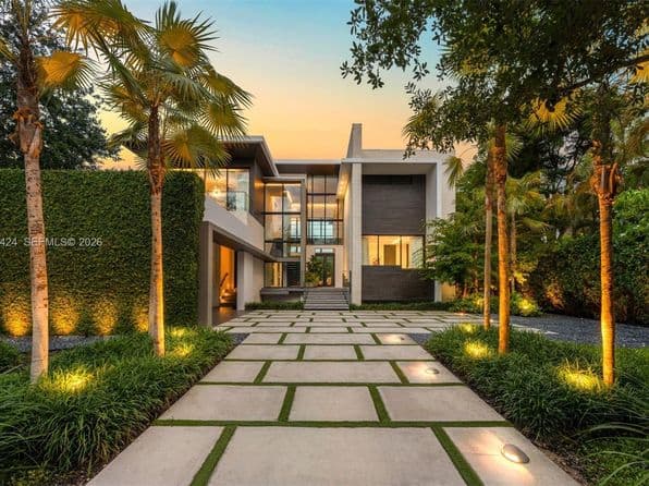 5-bedroom Single-Family Home — 132 Paloma Dr, Coral Gables, FL 33143