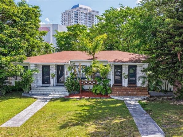 4-bedroom Multi Family — 7811 NE 10th Ct, Miami, FL 33138