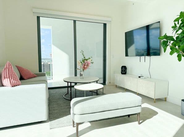 1-bedroom Building — For Rent, Miami 33130