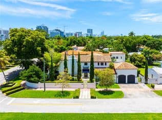 5+1 Müstakil ev — 5860 Pine Tree Dr, Miami Beach, 33140