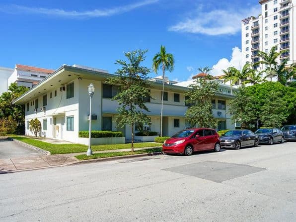 1-bedroom Building — For Rent, Miami 33134