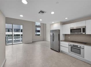 1-bedroom Condo — 1060 Brickell Ave APT 815, Miami, 33131