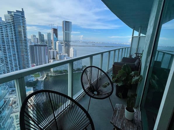 1-bedroom Building — For Rent, Miami 33132