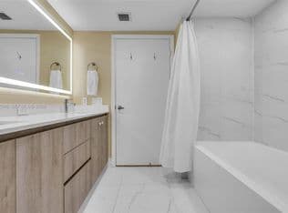 2-bedroom Condo — 41 SE 5th St APT 908, Miami, 33131