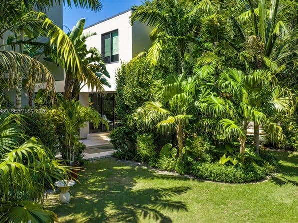 5-bedroom Single-Family Home — 7851 SW 48th Pl, Coral Gables, FL 33143