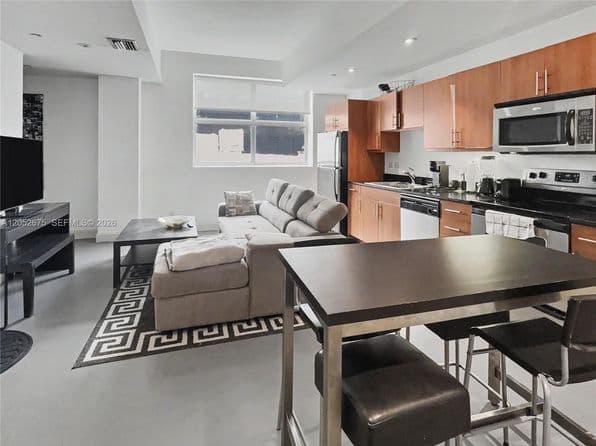 1-bedroom Condo — 111 E Flagler St APT 410, Miami, FL 33131