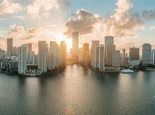 5-bedroom Condo — 99 SE 5th St #Uph7201, Miami, 33131