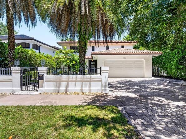 4-bedroom Single-Family Home — 1043 Alfonso Ave, Coral Gables, FL 33146
