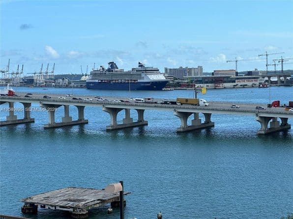 1+1 Condo — 555 NE 15th St APT 11J, Miami, FL 33132