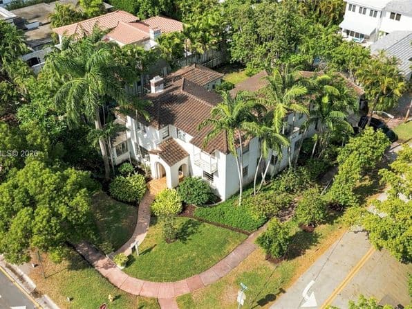 7+1 Müstakil ev — 5680 Pine Tree Dr, Miami Beach, FL 33140