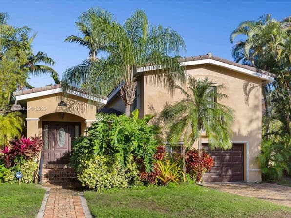 3-bedroom Single-Family Home — 6315 Maynada St, Coral Gables, FL 33146
