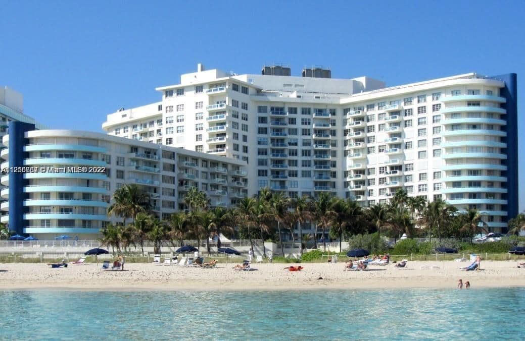 2-bedroom Condo — 5161 Collins Ave #1711, Miami Beach, FL 33140