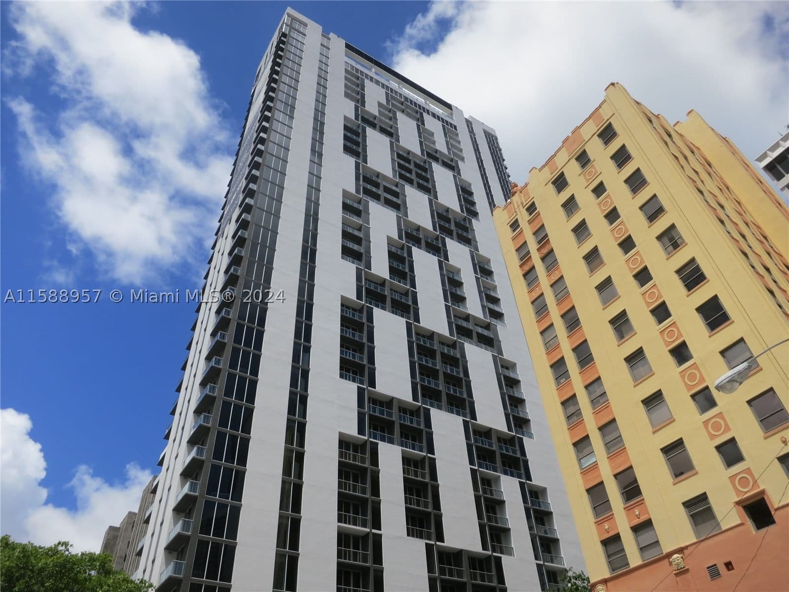 1+1 Condo — 151 1 St #1704, Miami, FL 33131