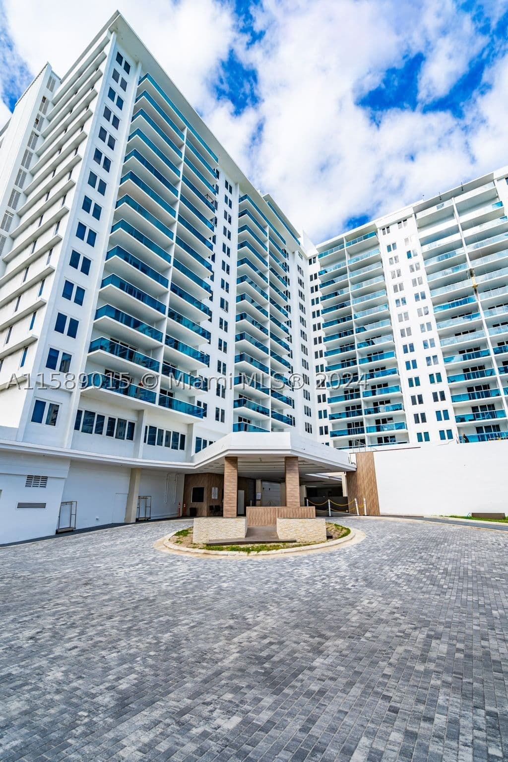 1-bedroom Condo — 2301 Collins Ave #325, Miami Beach, FL 33139