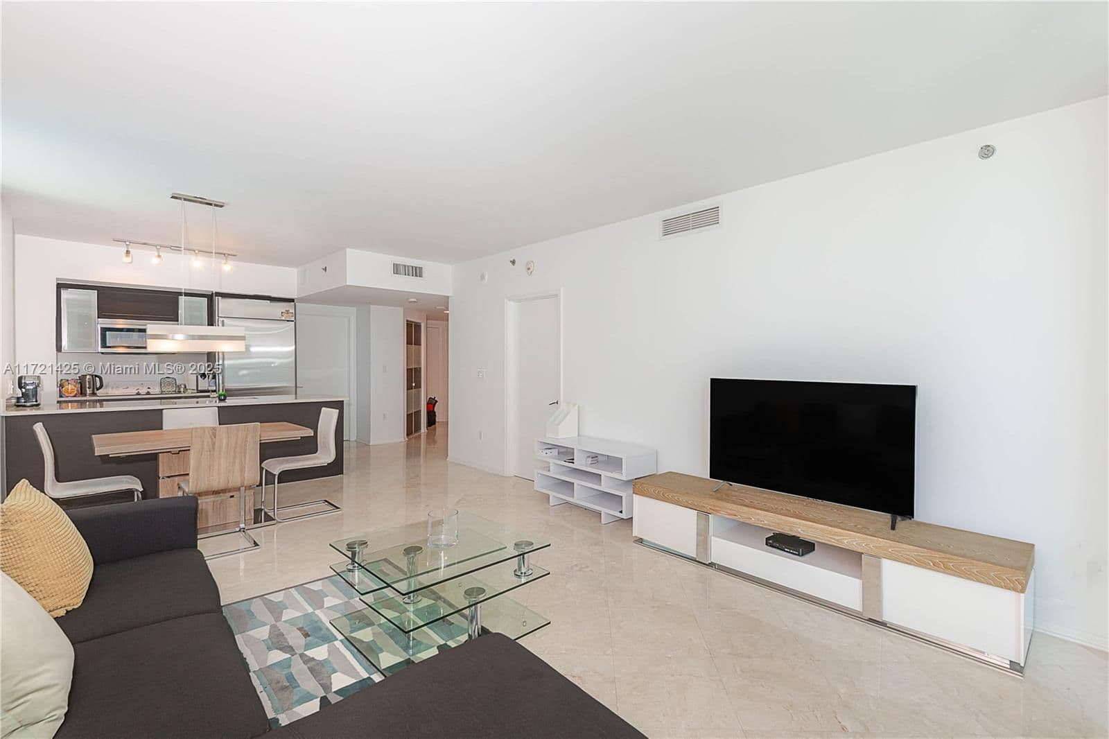 2+1 Condo — 55 6th St #1507, Miami, FL 33131