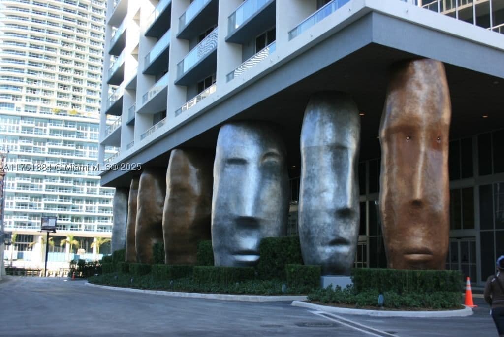 2+1 Condo — 465 Brickell Ave #2405, Miami, FL 33131