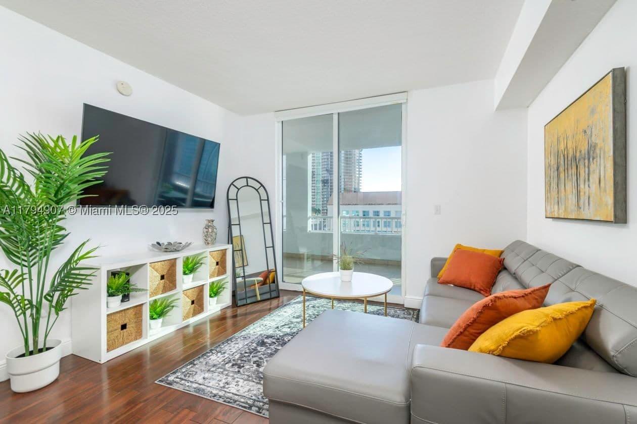 2+1 Condo — 170 14th St #1905, Miami, FL 33131