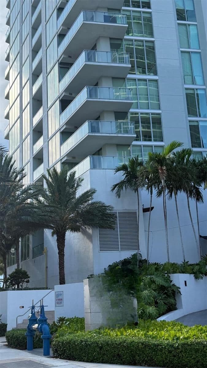 3+1 Condo — 2900 7th Ave #1407, Miami, FL 33137