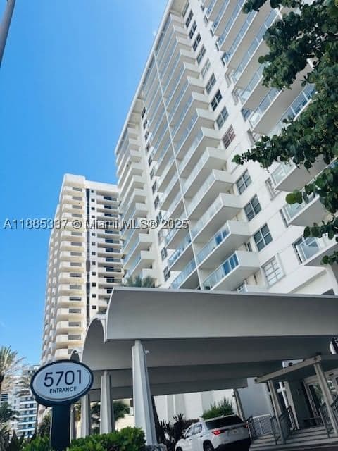 1+1 Condo — 5701 Collins Ave #709, Miami Beach, FL 33140