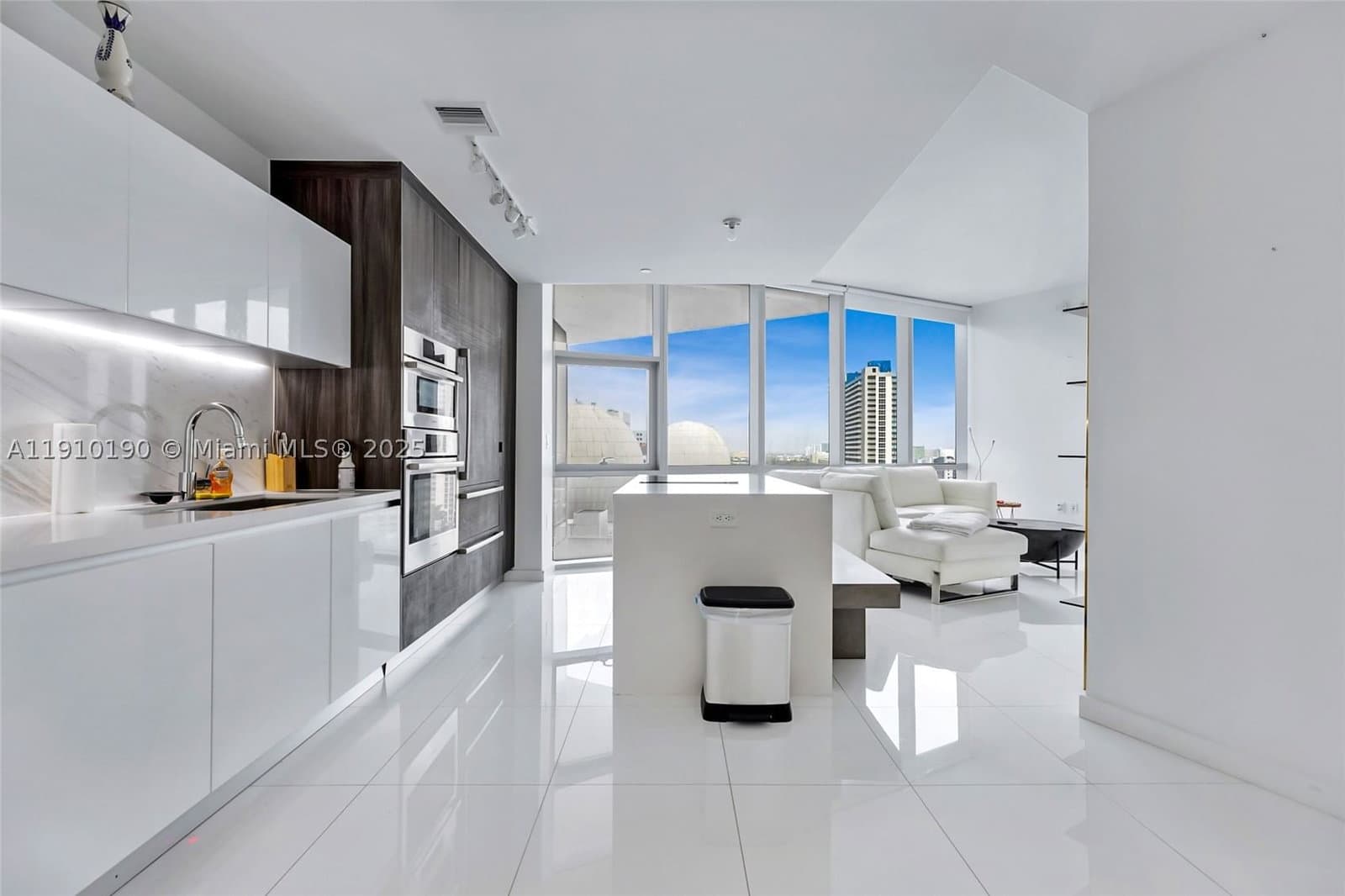1+1 Condo — 851 1st Ave #1202, Miami, FL 33132