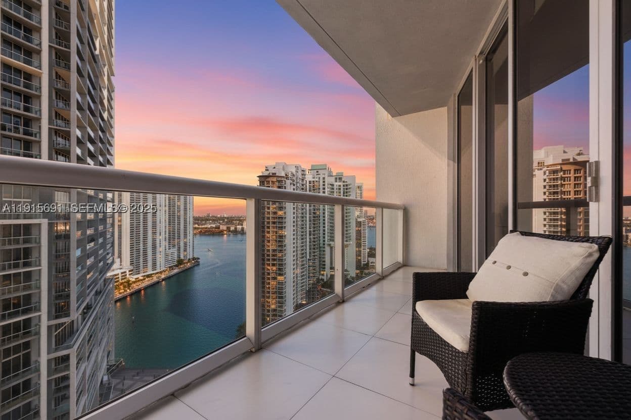 1+1 Condo — 495 Brickell Ave #2206, Miami, FL 33131
