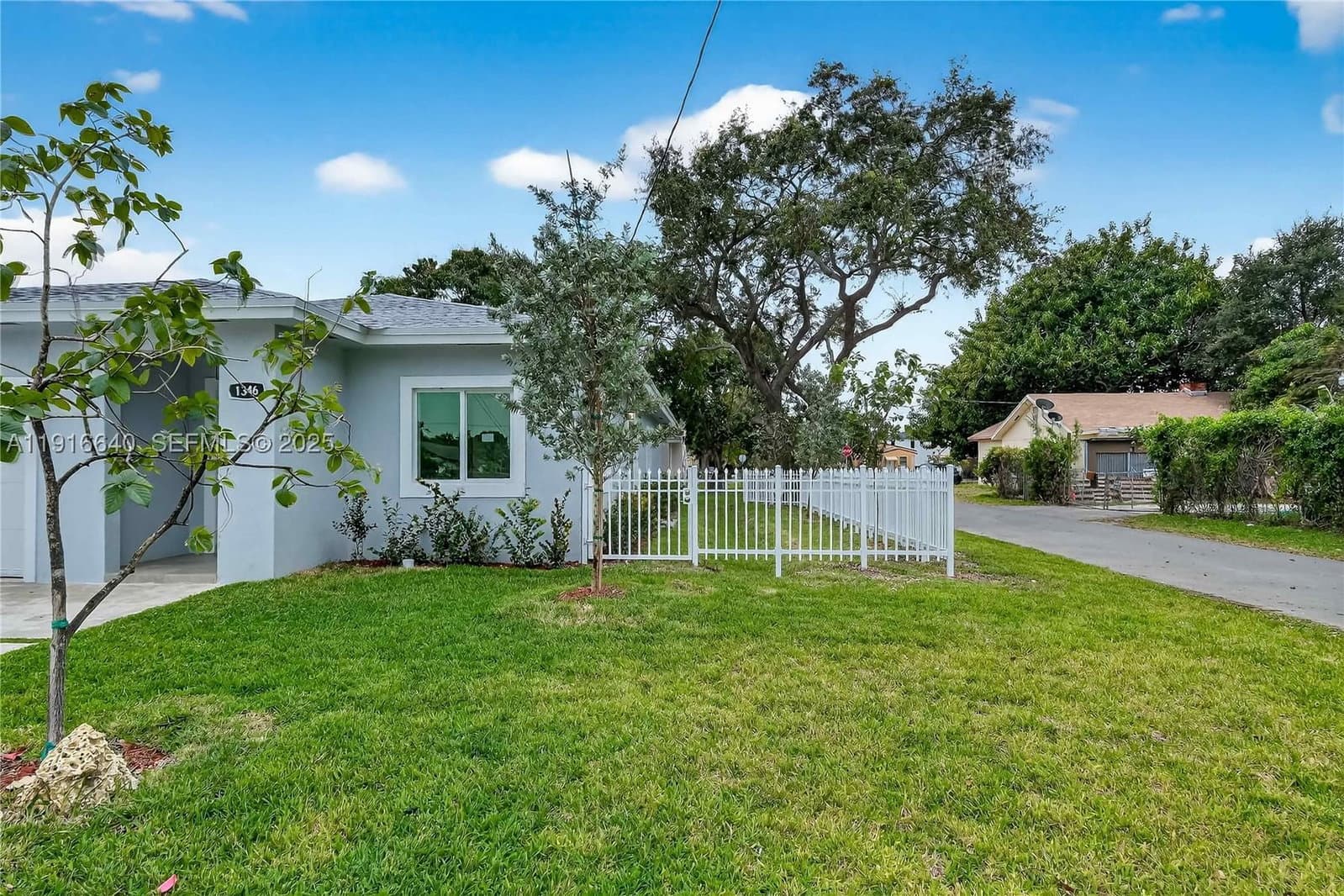 3+1 Müstakil ev — 1346 44th St, Miami, FL 33142
