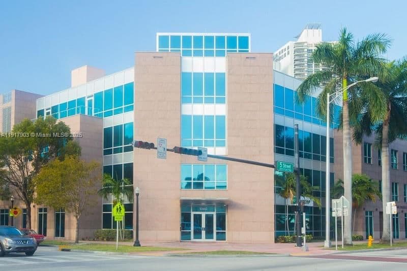 Property — 1000 5th St #103, Miami Beach, FL 33139
