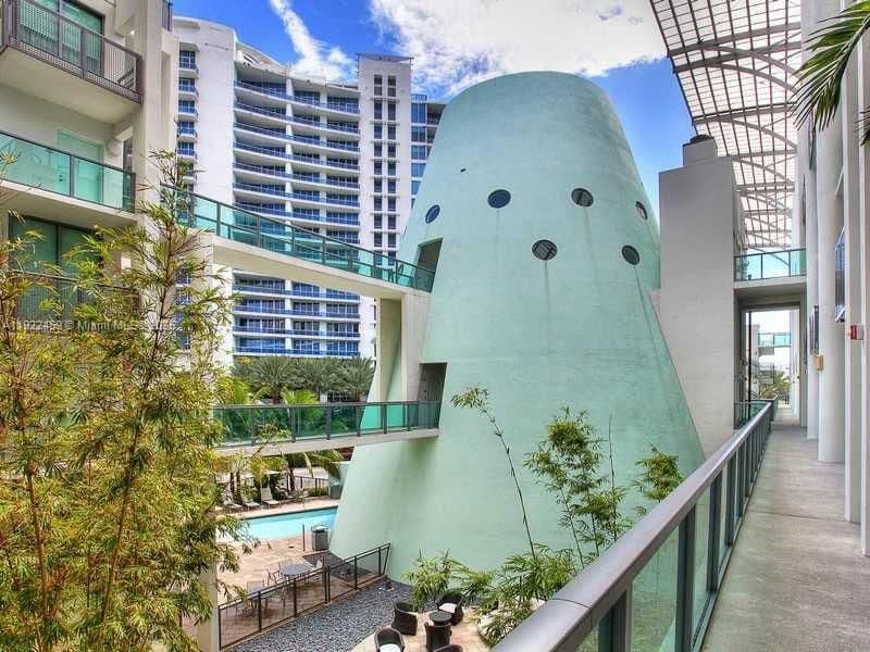 1-bedroom Condo — 6000 Collins Ave #521, Miami Beach, FL 33140