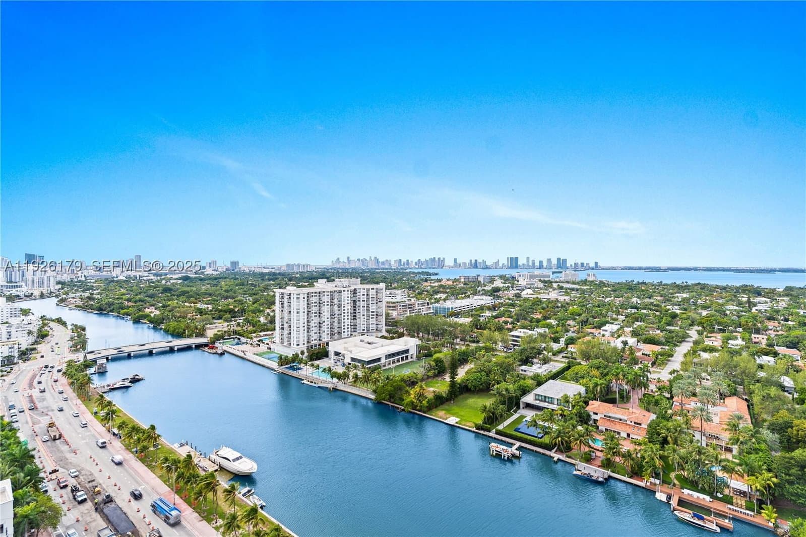 Condo — 4401 Collins Ave #2517, Miami Beach, FL 33140