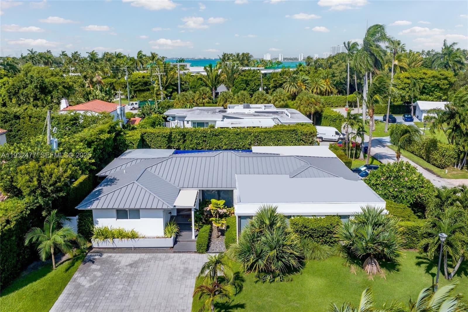 5+1 Müstakil ev — 6420 Pinetree Drive Cir, Miami Beach, FL 33141