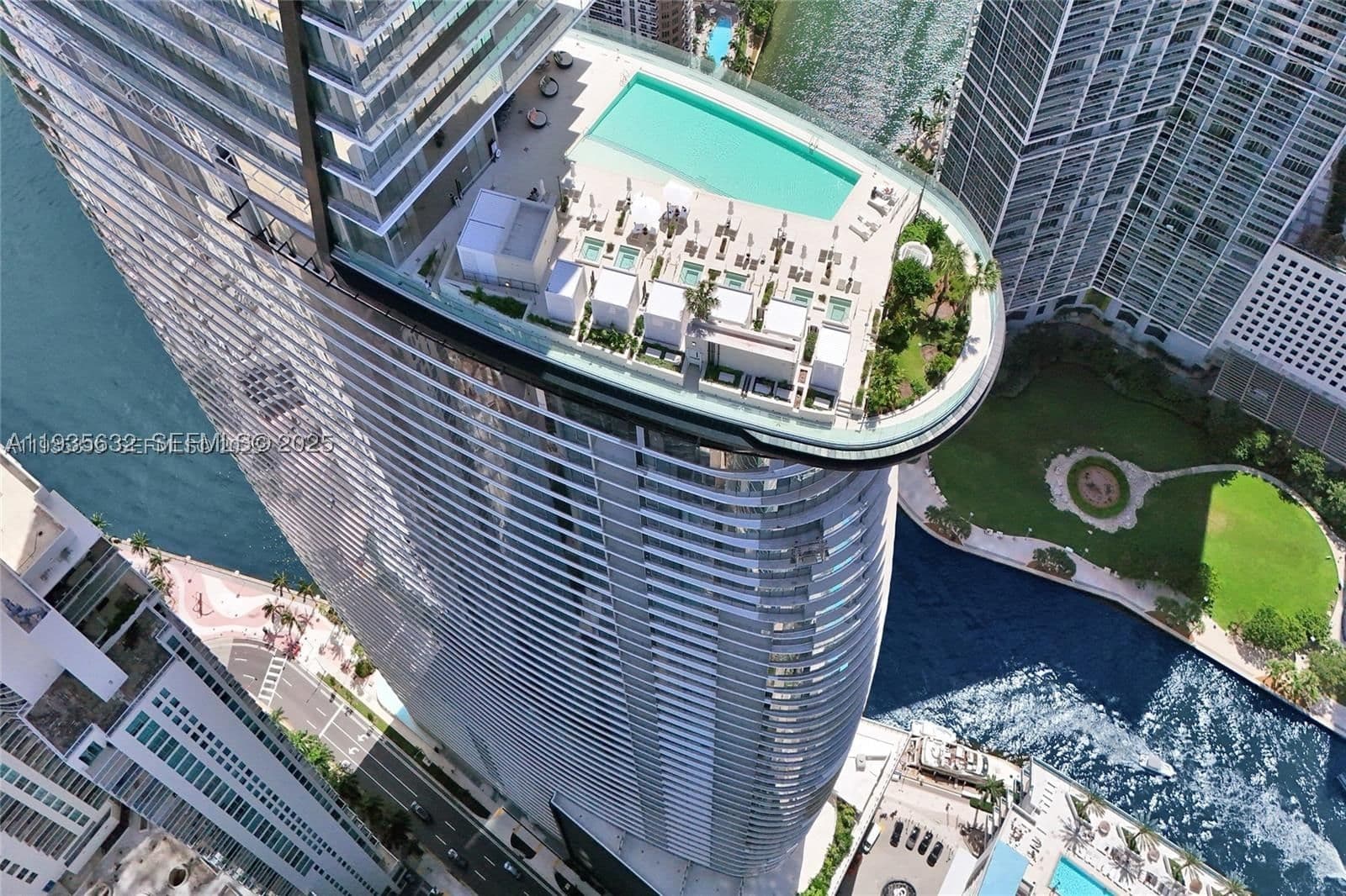 4+1 Condo — 300 Biscayne Blvd Way #3704C, Miami, FL 33131