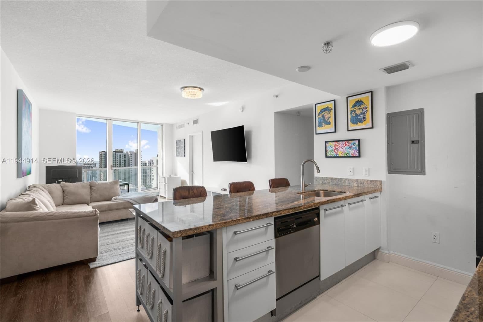 2+1 Condo — 185 7th St #2702, Miami, FL 33130