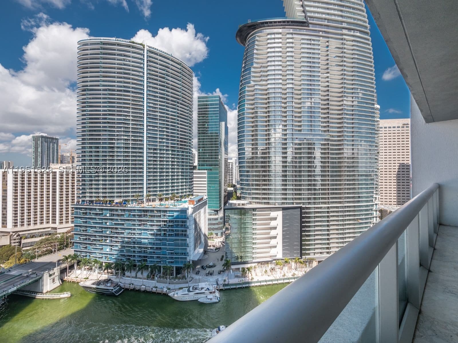 1+1 Condo — 465 Brickell Ave #2304, Miami, FL 33131
