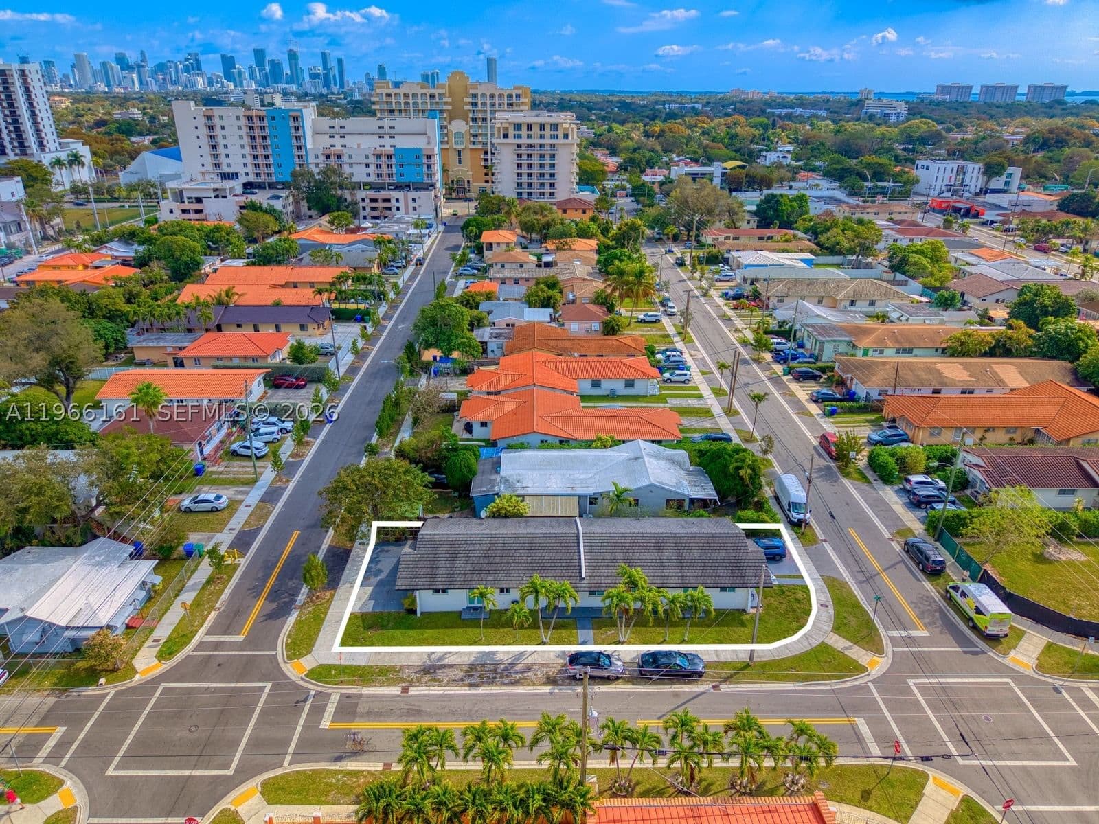 Mülk — 2841 24th Ter, Miami, FL 33145