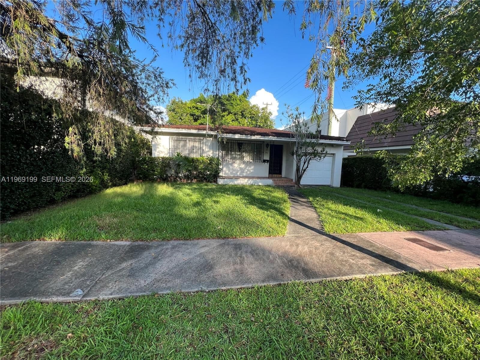 2-bedroom Single-Family Home — 812 Columbus Blvd, Coral Gables, FL 33134