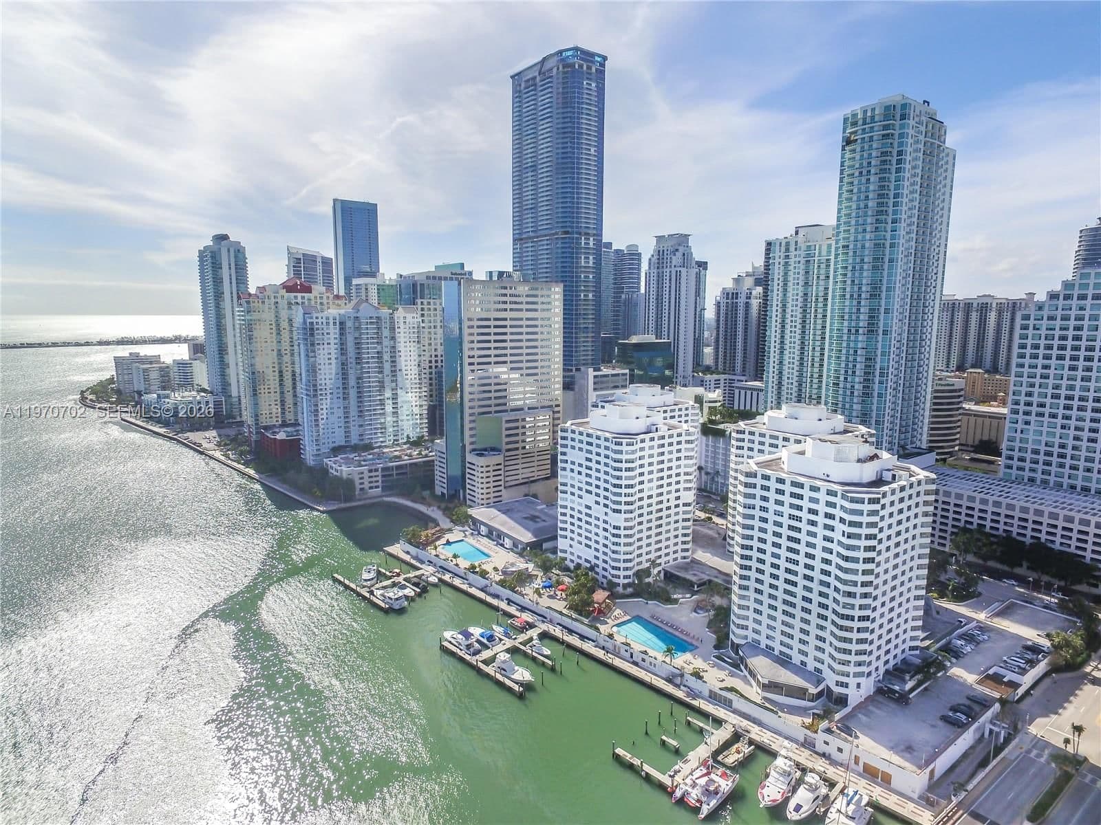Condo — 999 Brickell Bay Dr #303, Miami, FL 33131