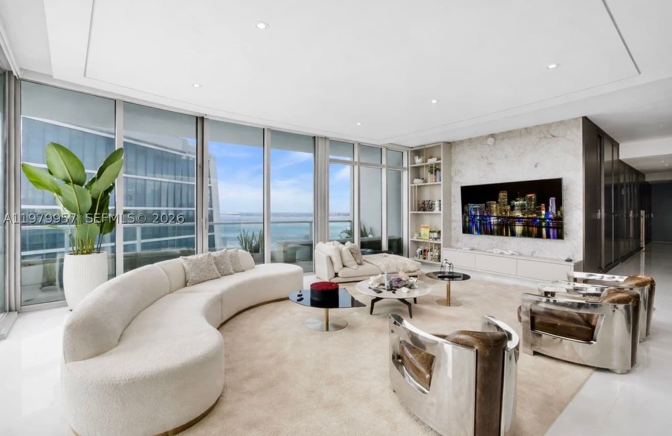 3+1 Condo — 900 Biscayne Blvd #PH6109, Miami, FL 33132